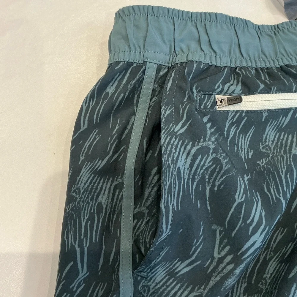 Vuori Men's Banks Shorts Unlined 7.5 in Kashmir Flux Size Large